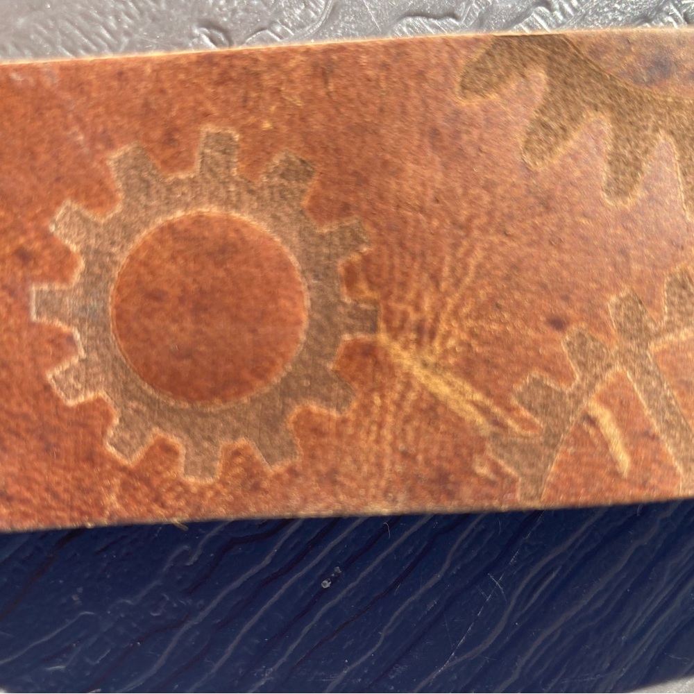 8” Leather Cuff Bracelet Imprinted Gears Brass Latch Hook - Picture 7 of 13